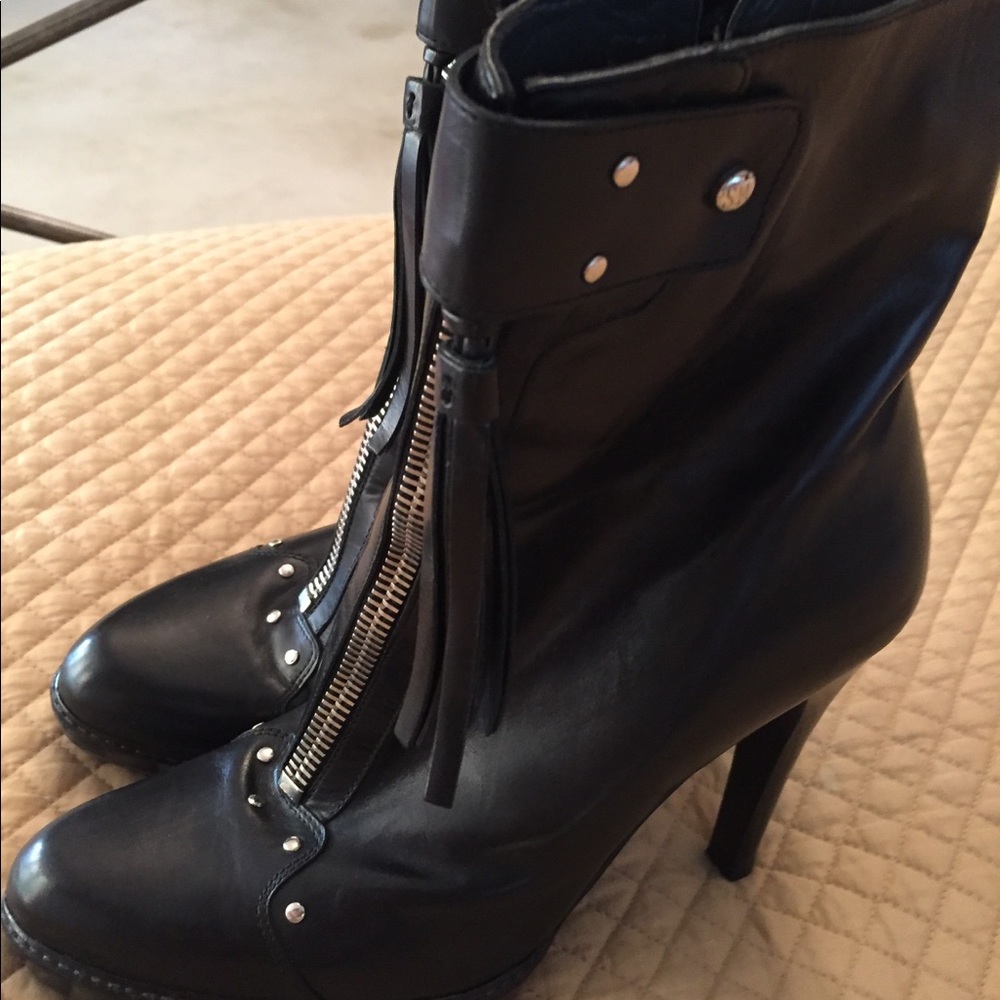 EUC STUART WEITZMAN BLK PLATFORM BOOTS.
